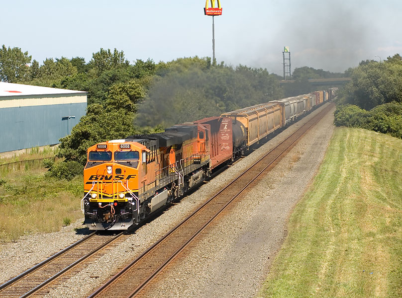 Westbound CSX Q371 with BNSF power