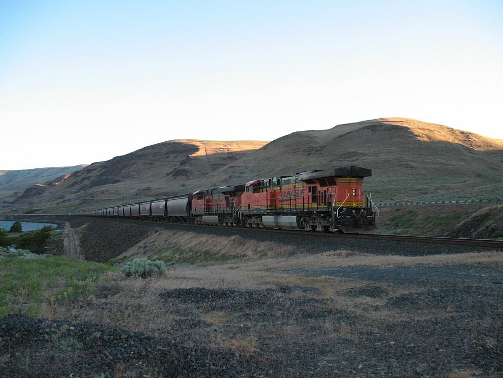 Westbound DPUs through the Gorge