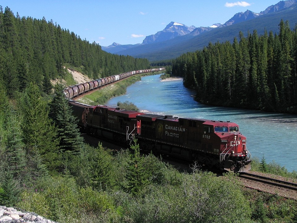 Westbound Grain train at Morants Curve