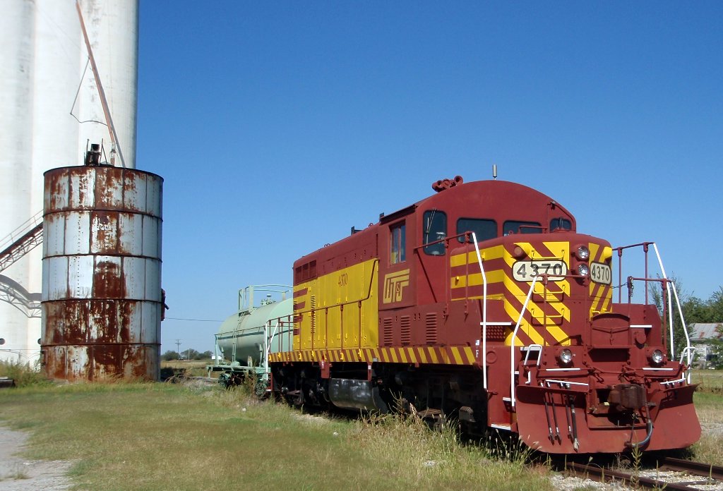 WTJR#4370 is a 2Fer Built SLSF#605 GP7, Then CNW#4370