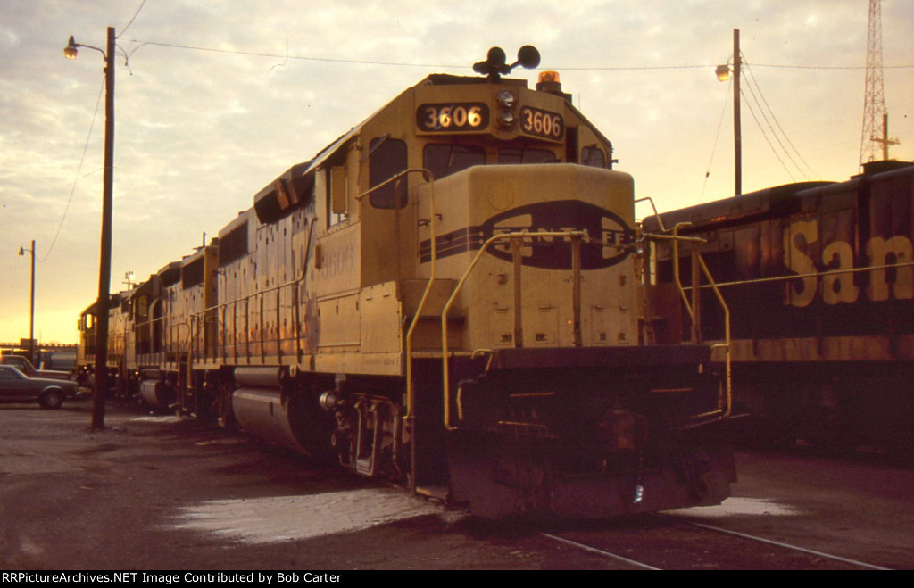 ATSF%203606%20GP39-2%2064123.jpg