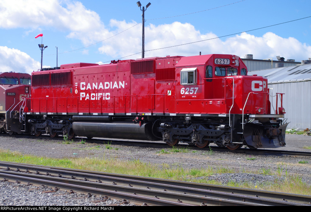 6257-13%20Cour%20St-Luc%20Diesel%20Shop.jpg