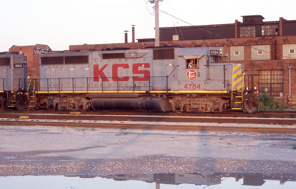 fa09kcs4784.jpg