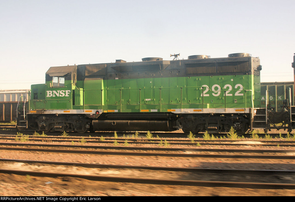 BNSF2922-GP39E_Williston_ND_07-24-2009a.JPG