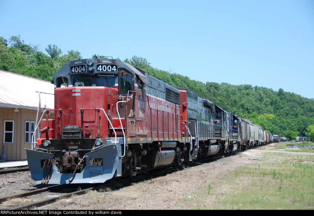 MNA%20Northbound%20Freight%20Train%20MNA%204004%202.JPG