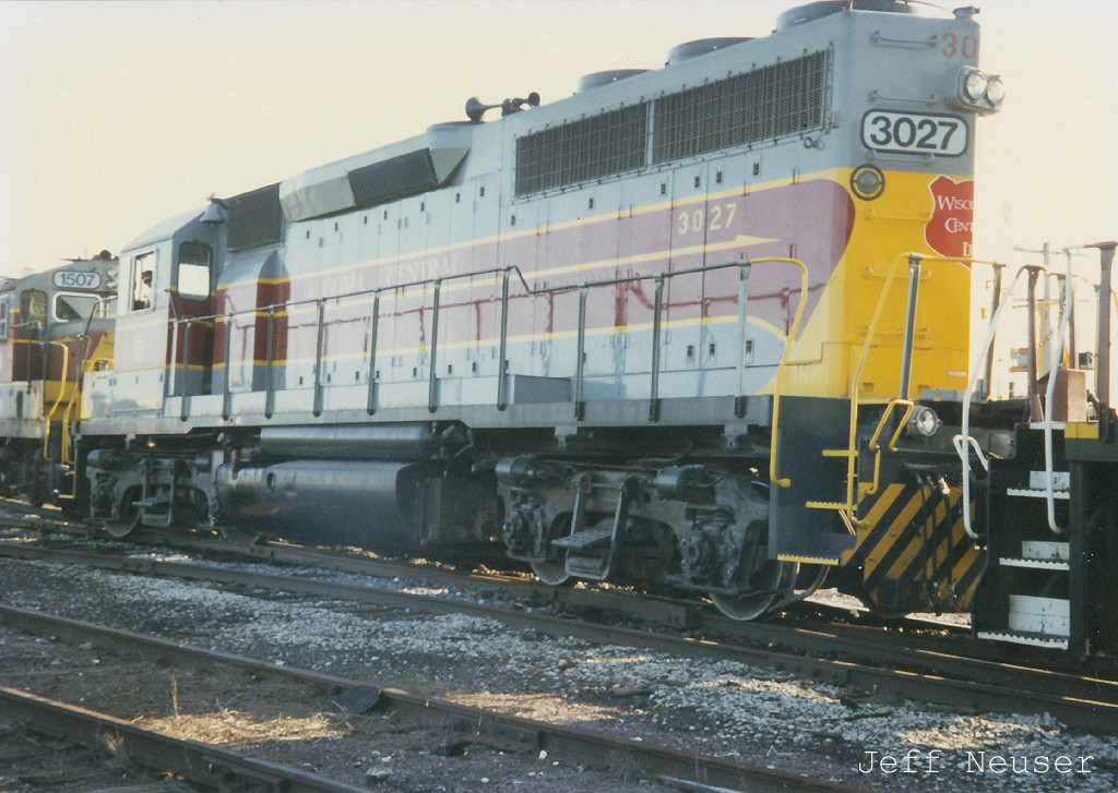 wc3027_yard_derail_manitowoc.jpg