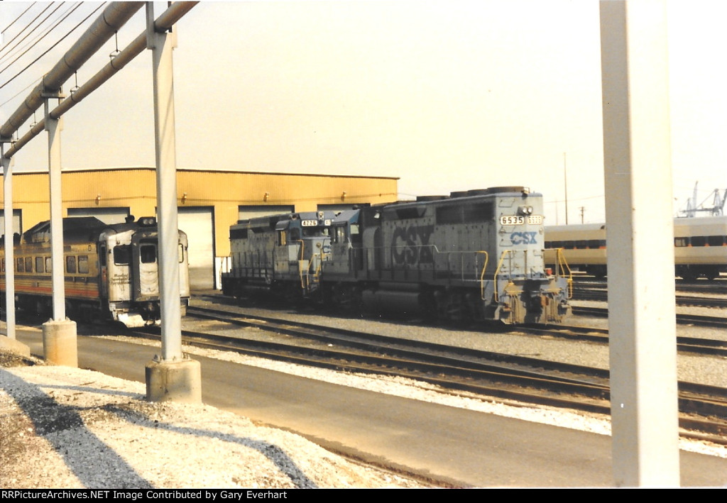 CSX%20GP40%206535%20neeBO%203759%20frclr.jpg